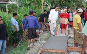 Bupati Blora Tinjau Jalan Rusak di Nglebak, Apresiasi Gotong Royong Warga