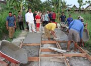 Bupati Blora Jalan Kaki “Nyengkuyung” Jalan Swadaya Nglebak, Serahkan Bantuan dan Upayakan Dapat IJD